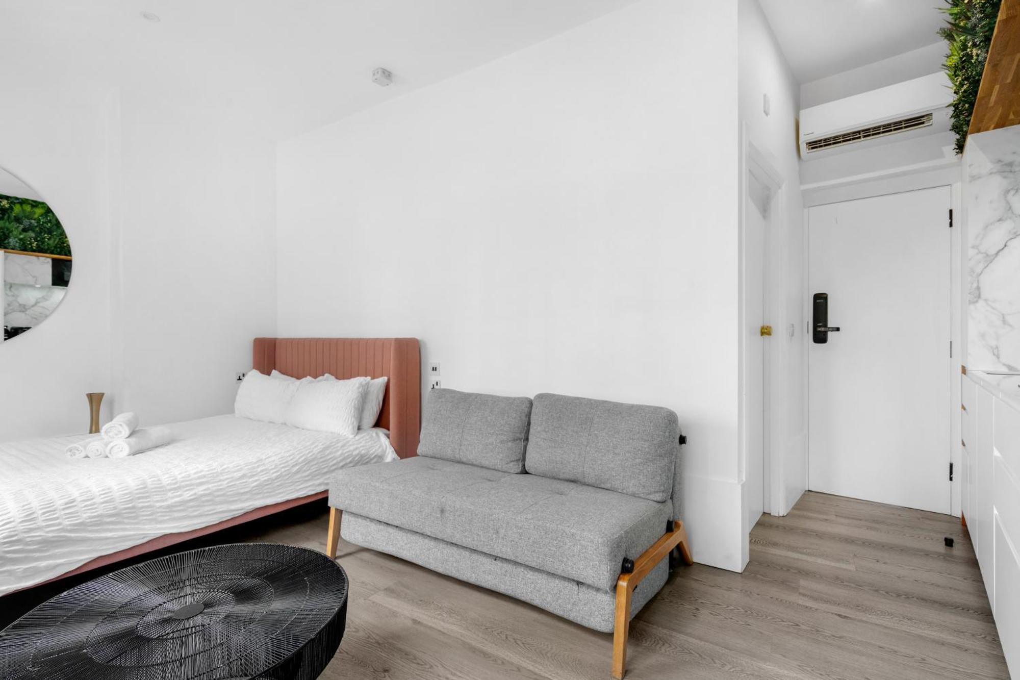 Apartment Brick Lane Base *