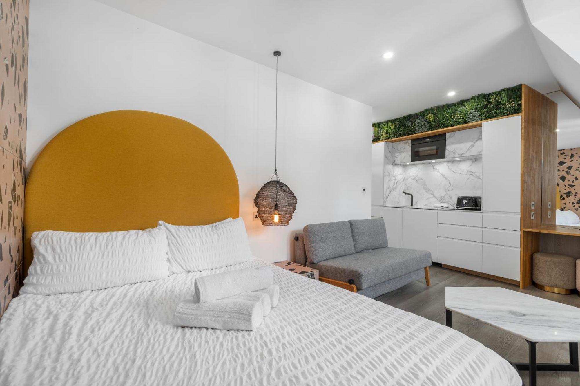 Apartment Brick Lane Base *